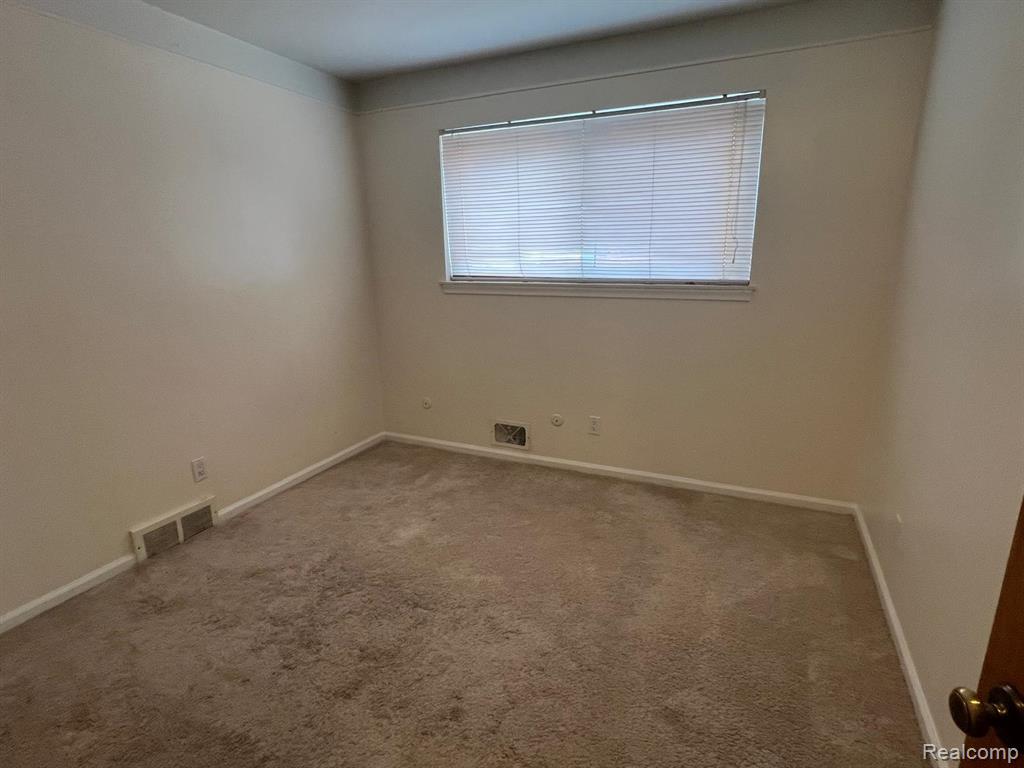 5757 ROUGE Court, Dearborn Heights, MI 48127 — Photo 6