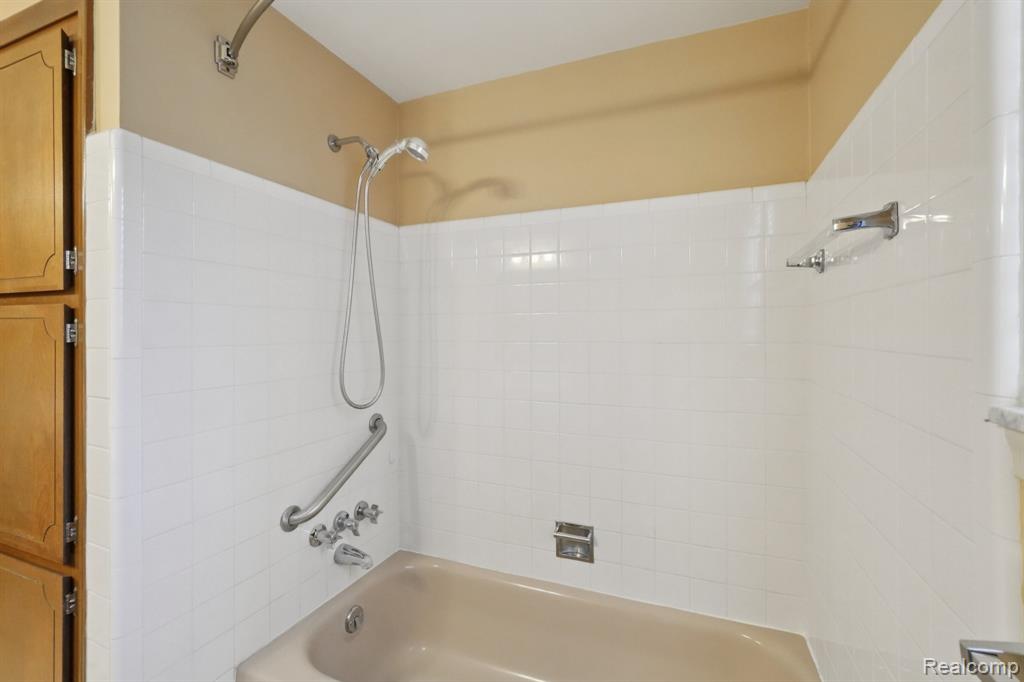 54829 Starlite Drive, Shelby Twp, MI 48316 — Photo 16