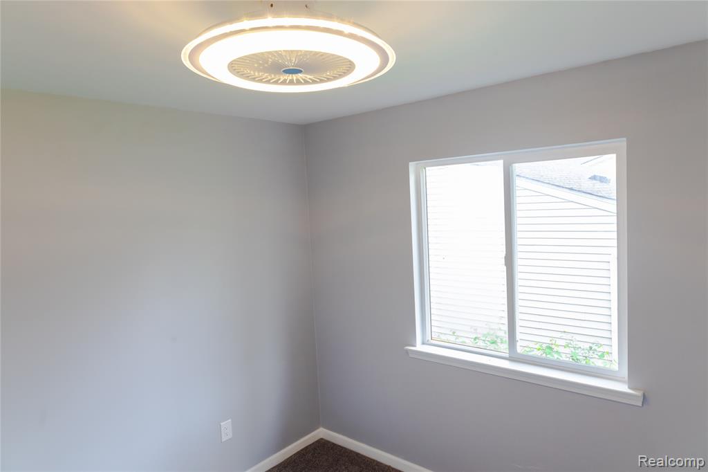 421 Harvey Avenue, Pontiac, MI 48341 — Photo 15