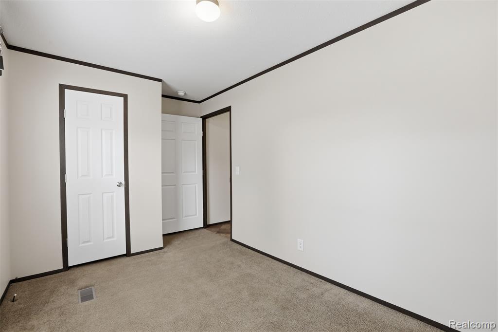 807 Swan Street, Rochester Hills, MI 48309 — Photo 16
