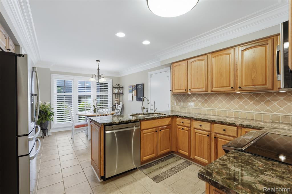 4782 Pine Eagles Drive, 12, Brighton, MI 48116 — Photo 9