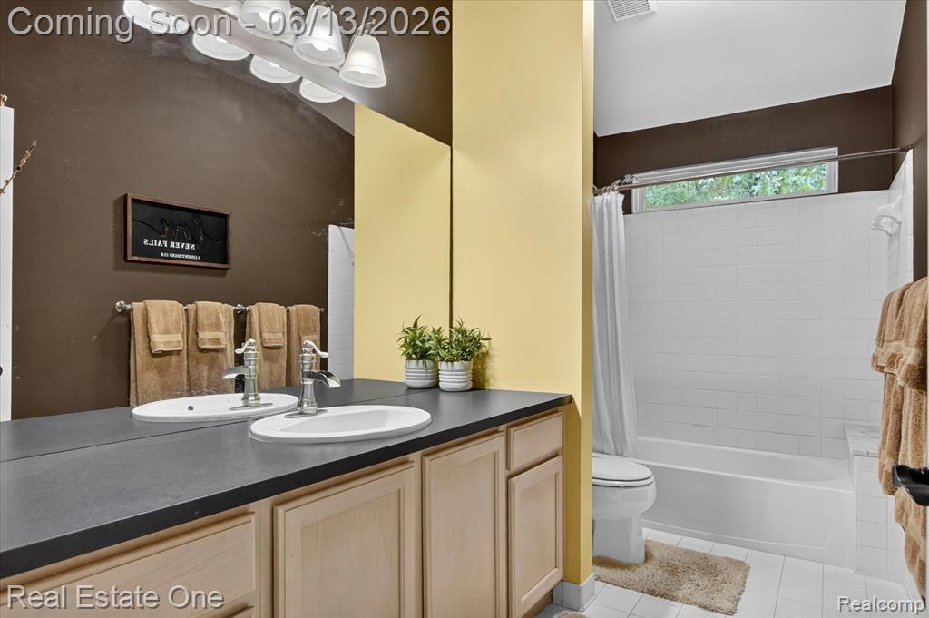 1972 Woodridge Court, Highland, MI — Photo 33