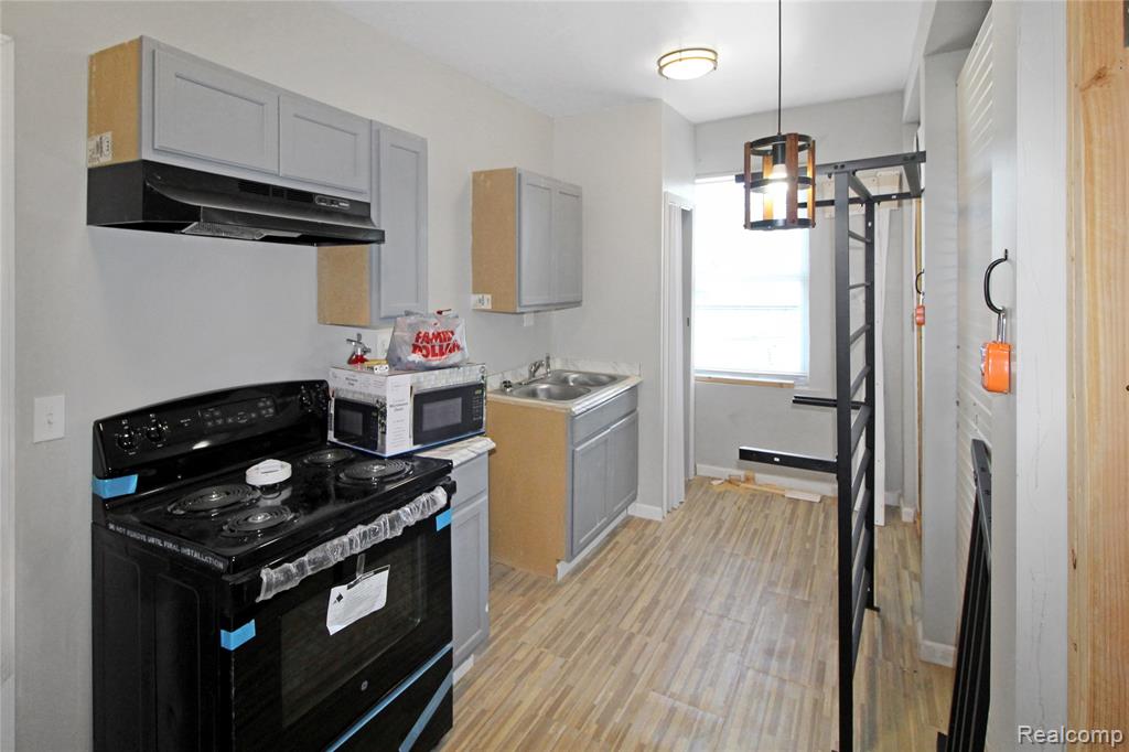 18055 Schoenherr Street, Detroit, MI 48205 — Photo 11