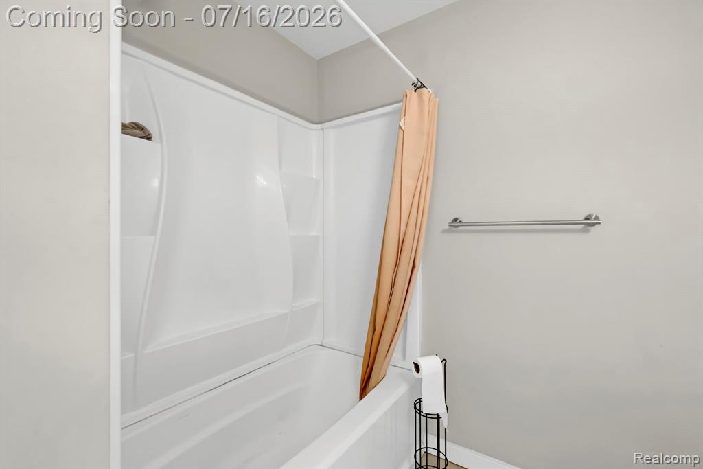 534 E Brickley Avenue, Hazel Park, MI 48030 — Photo 9