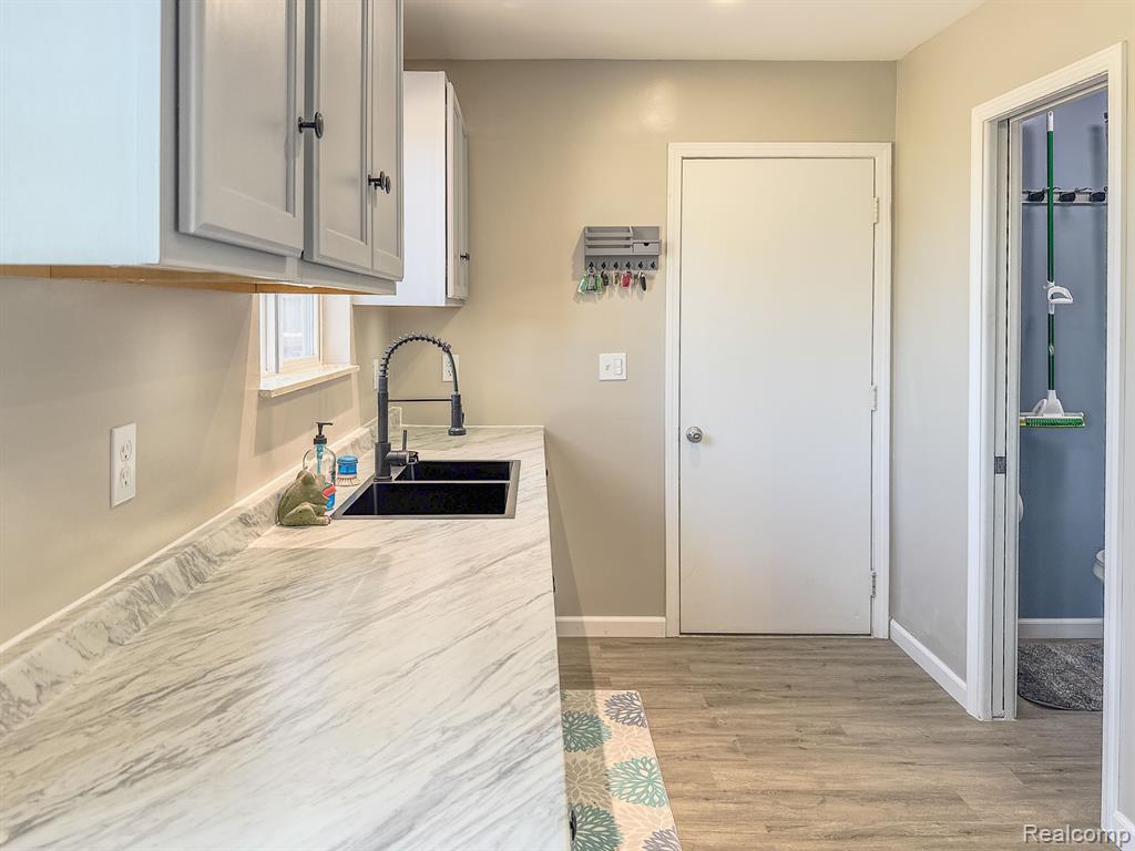 5505 FLORIA Drive, Swartz Creek, MI 48473 — Photo 7