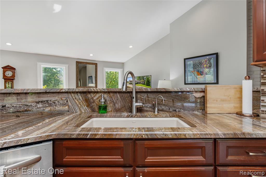 4261 Lakeridge Court, Bloomfield Hills, MI 48302 — Photo 21