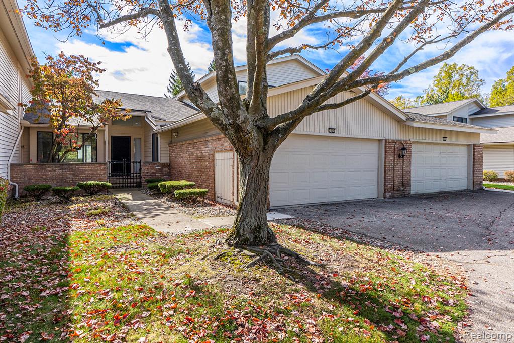 7006 Bridge Way, West Bloomfield, MI — Photo 2