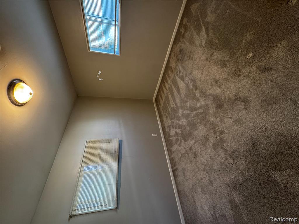 841 E Hudson Avenue, Madison Heights, MI 48071 — Photo 10