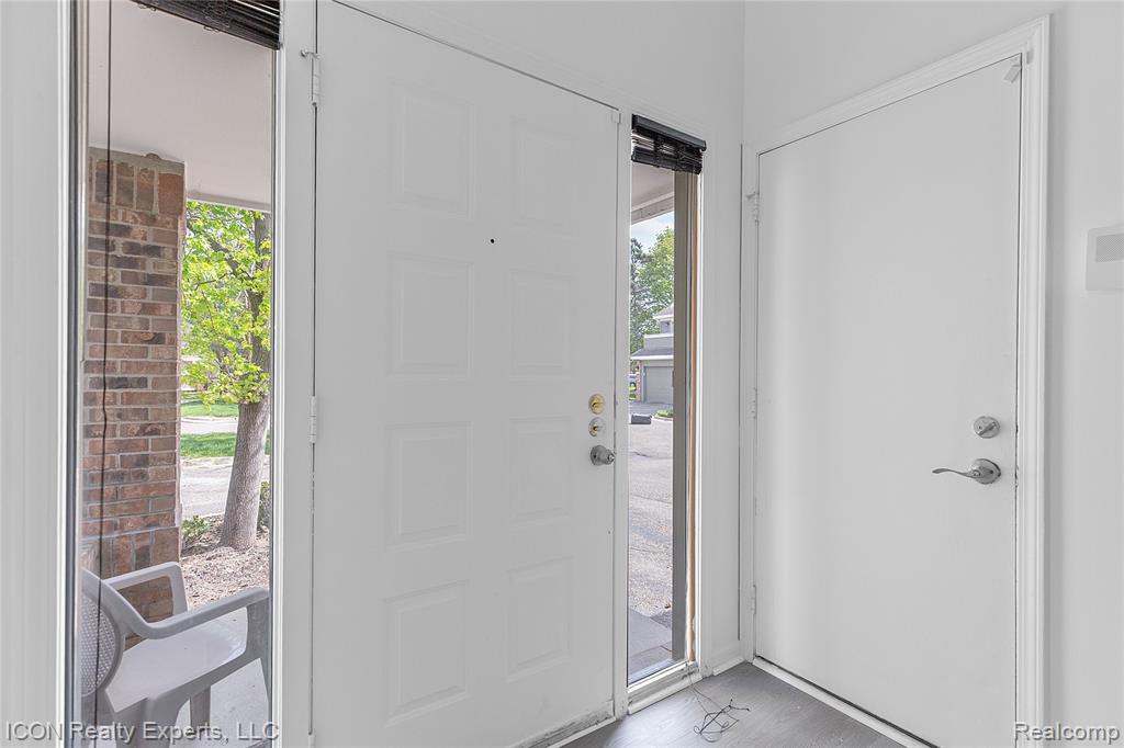 6614 Embers Court, West Bloomfield, MI — Photo 3