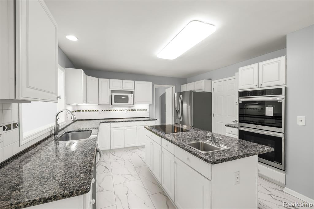 441 Parkview Drive Drive, Detroit, MI 48214 — Photo 19