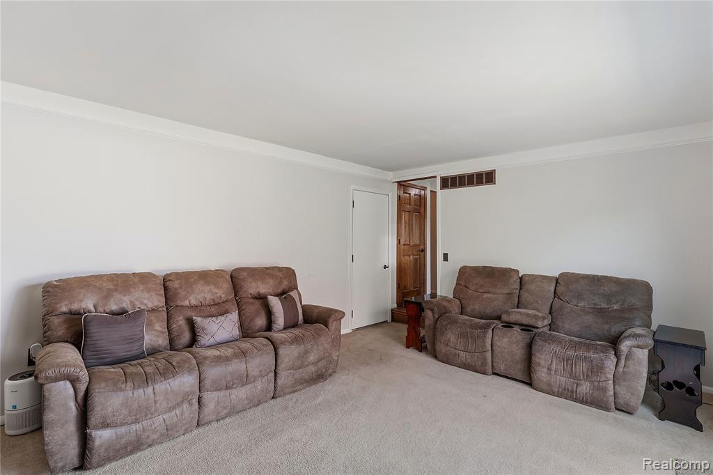 25030 Balsam Drive, Flat Rock, MI 48134 — Photo 5