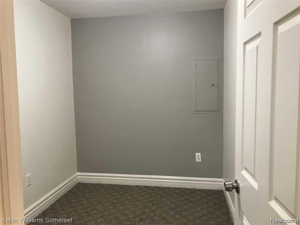 18541 Utica, Roseville, MI 48066 — Photo 14