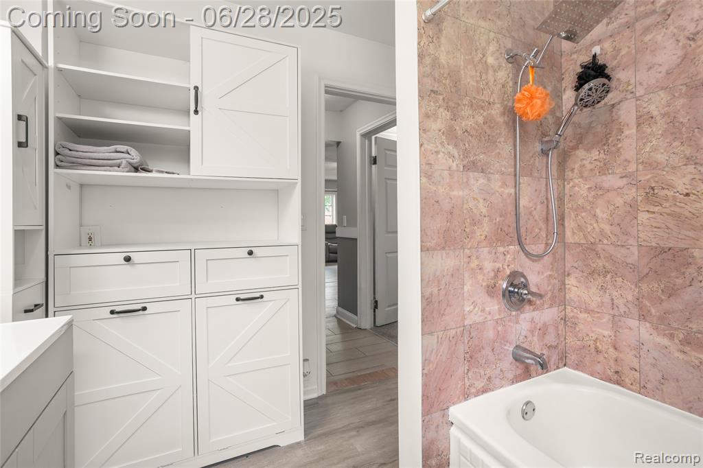 5204 Ashley Street, Detroit, MI 48236 — Photo 22