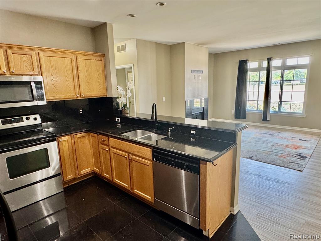 5830 Acorn Lane, Sterling Heights, MI 48314 — Photo 8