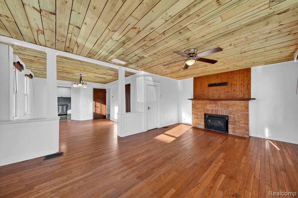 913 Cedar Street, St. Clair, MI 48079 — Photo 3