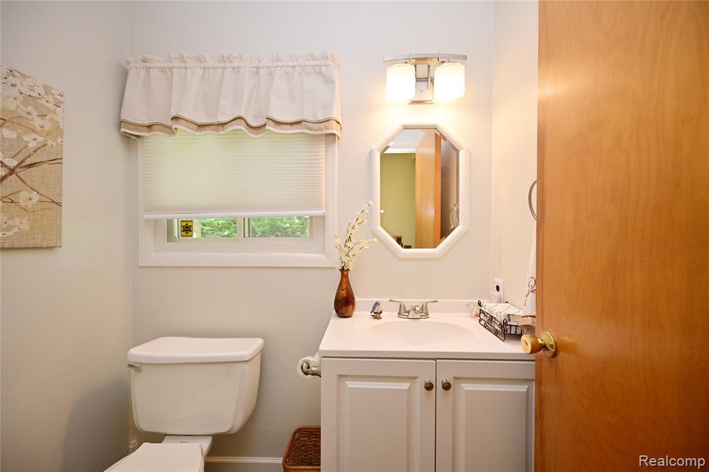 5888 Pentland Road, Bloomfield Hills, MI 48301 — Photo 17