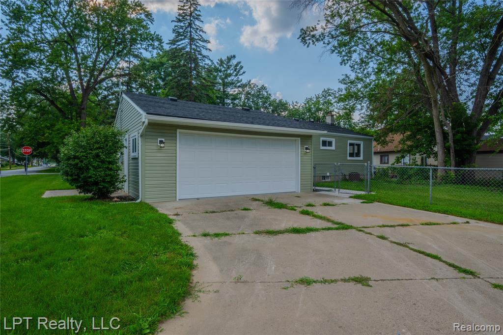 19412 Gaylord, Redford, MI 48240 — Photo 3