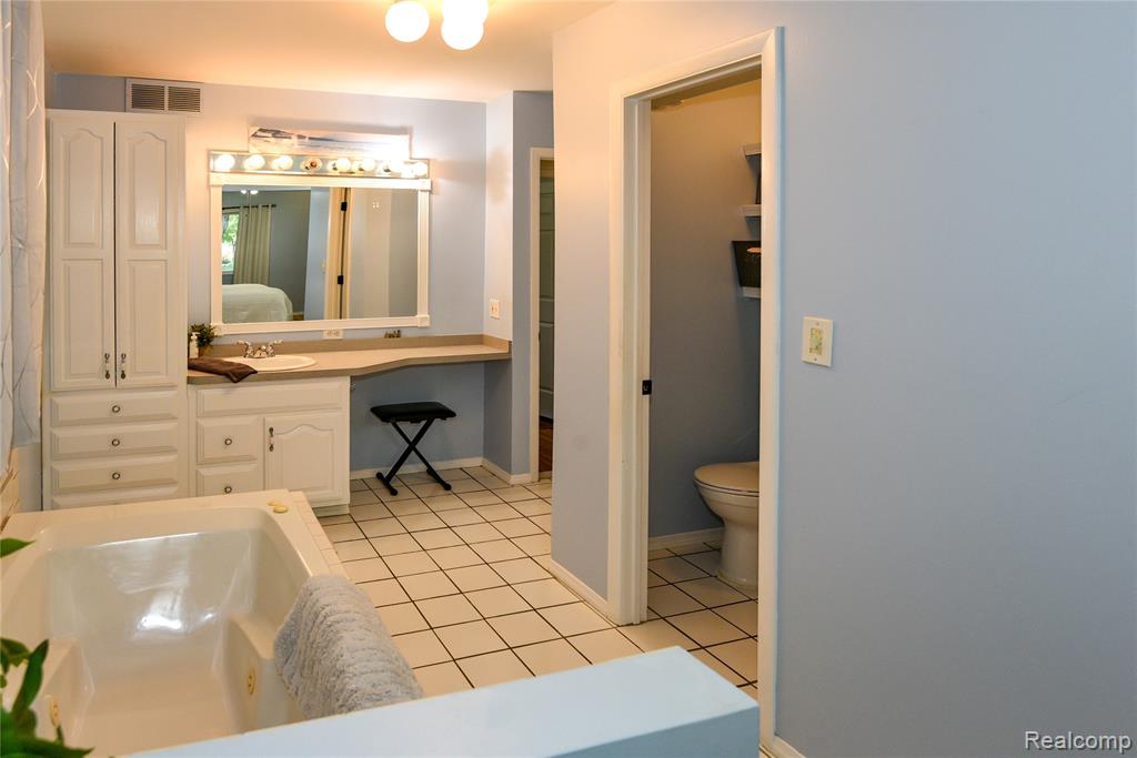 47940 Mallard Drive, Chesterfield, MI 48047 — Photo 24