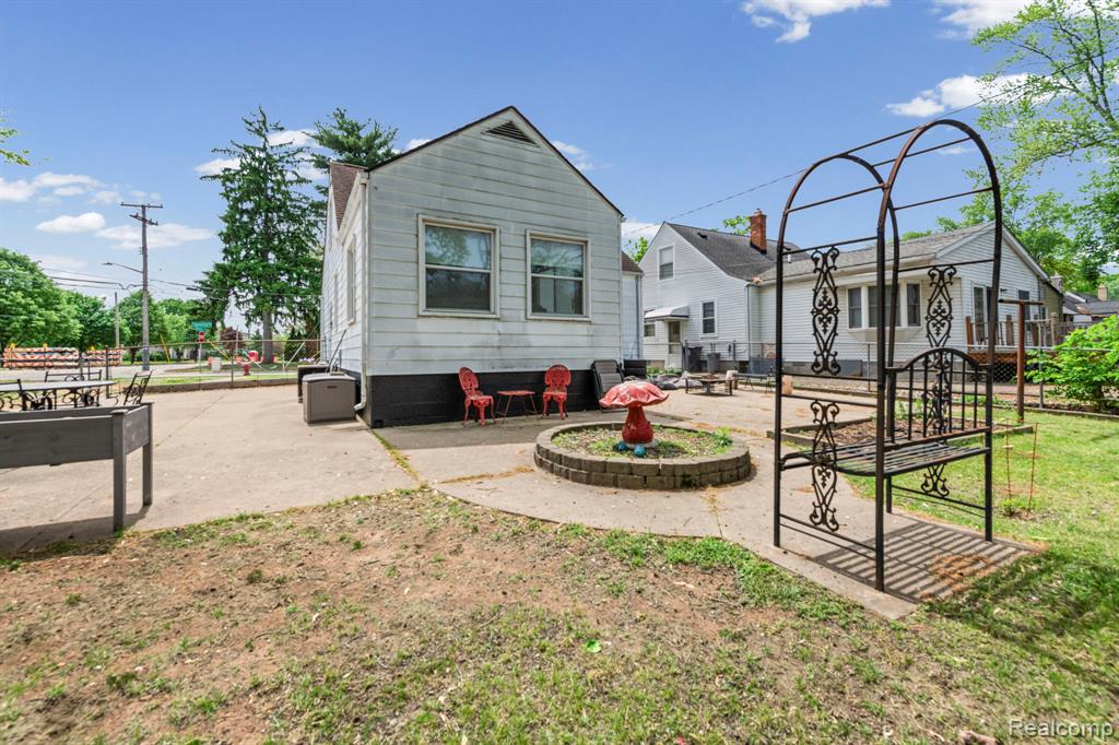 527 E Sunnybrook Drive, Royal Oak, MI 48073 — Photo 5