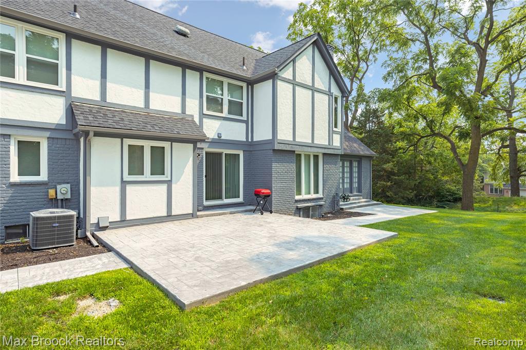 4490 Strathdale Lane, West Bloomfield, MI 48323 — Photo 62