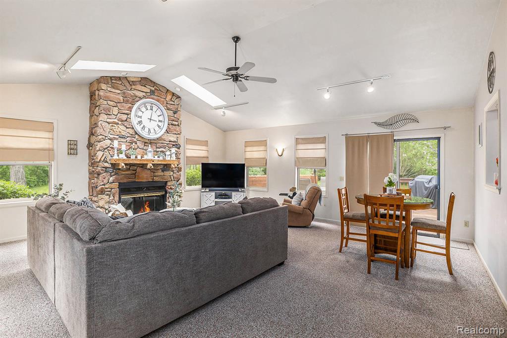 8450 Pineview Lake Drive, Linden, MI 48451 — Photo 9