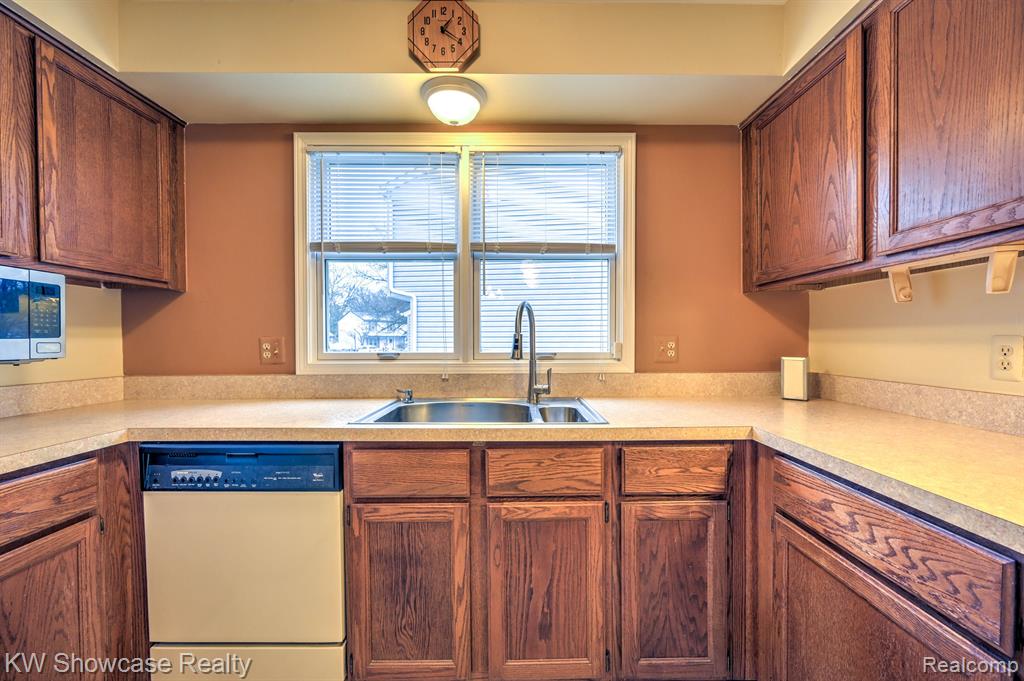 5806 KING JAMES, Waterford, MI 48327 — Photo 17