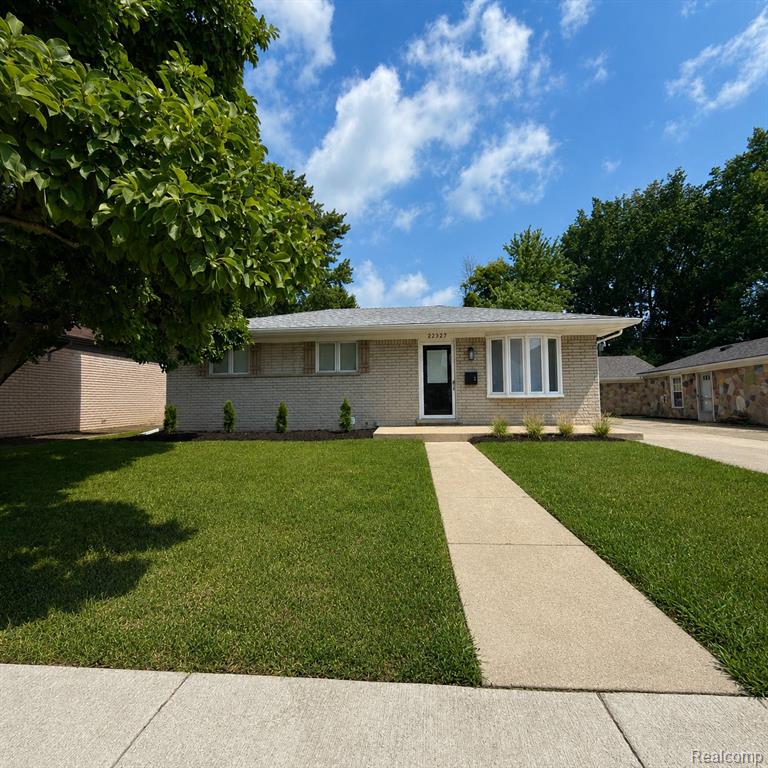 22327 Gordon Road, Saint Clair Shores, MI 48081