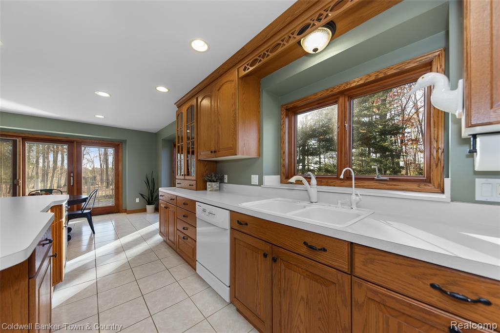 11535 Lancelot Lane, Pinckney, MI 48169 — Photo 38