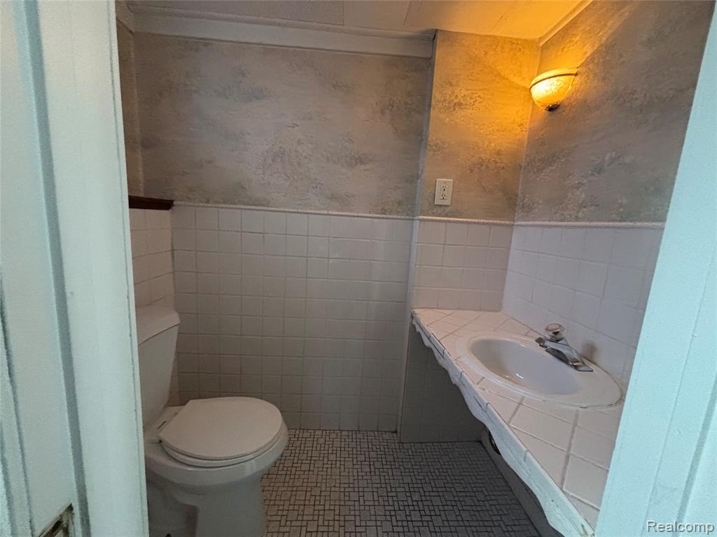 423 SHOTKA Street, Westland, MI 48186 — Photo 17