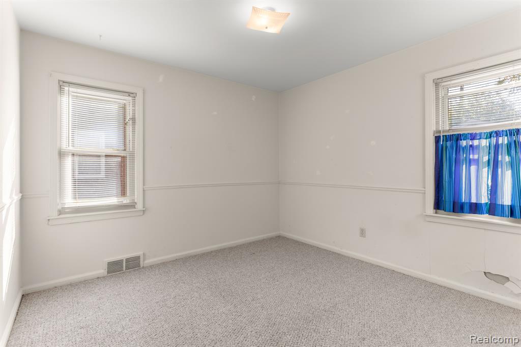 843 MAYBURN Street, Dearborn, MI 48128 — Photo 16