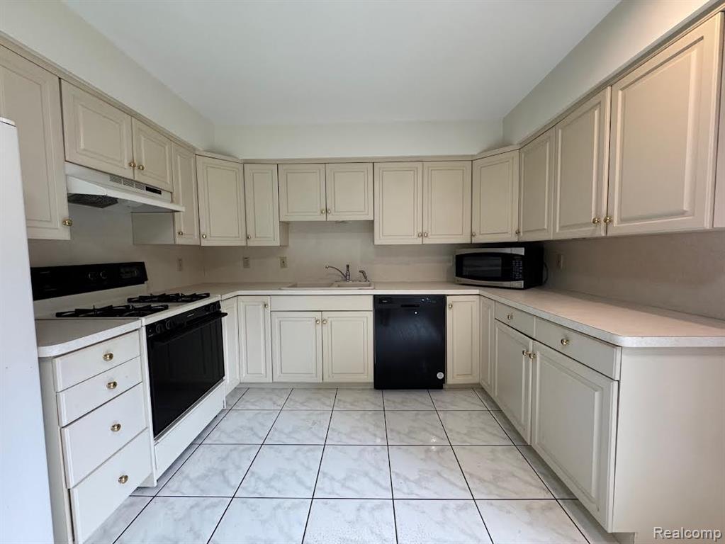 40250 Pinetree Drive, Plymouth, MI 48170 — Photo 12