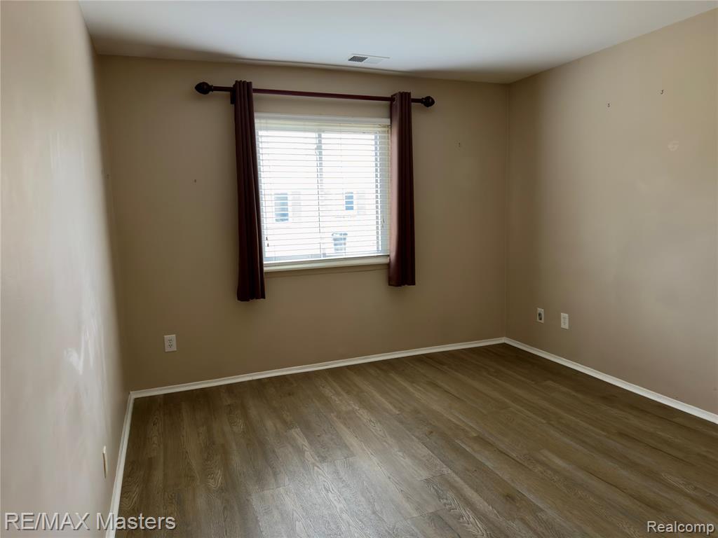 20037 Village Green Court, Brownstown, MI 48183 — Photo 6