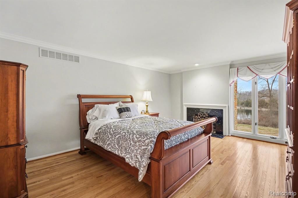 5080 Mirror Lake Court, West Bloomfield, MI 48323 — Photo 17