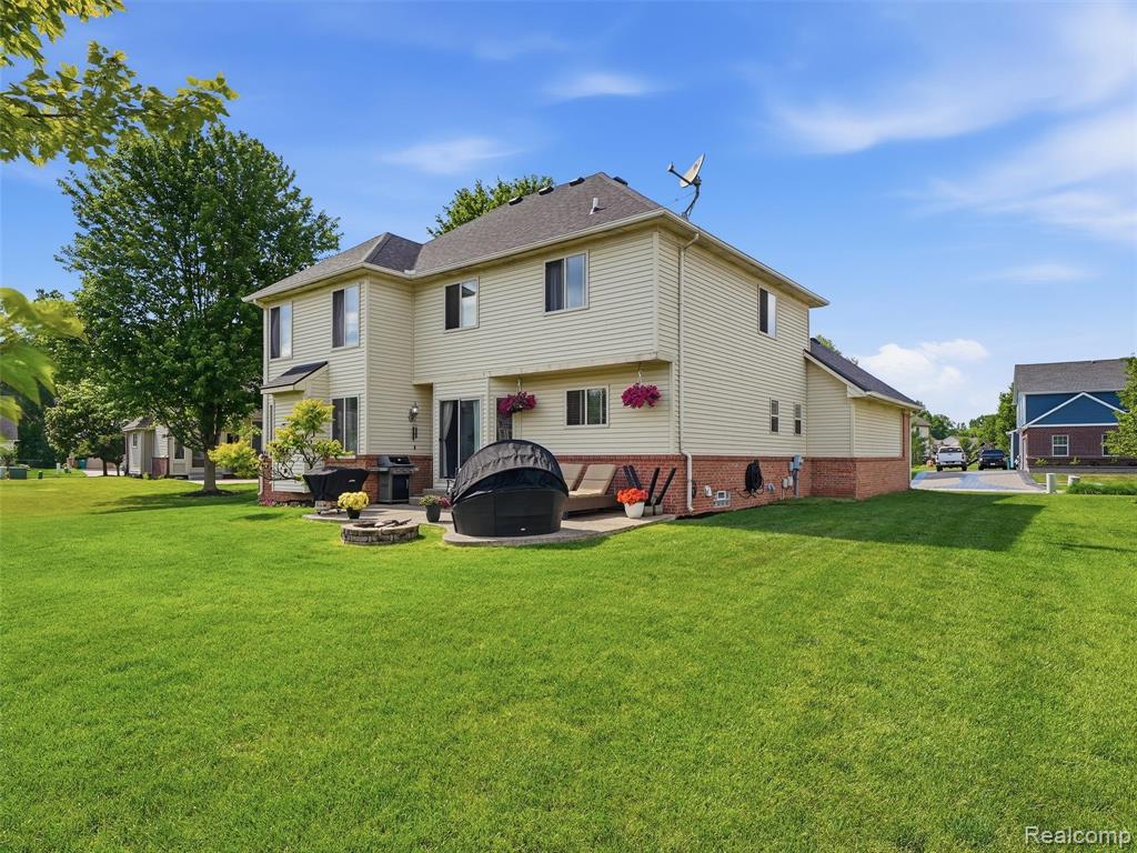 23621 Crescent Ridge Drive, New Boston, MI 48164 — Photo 33