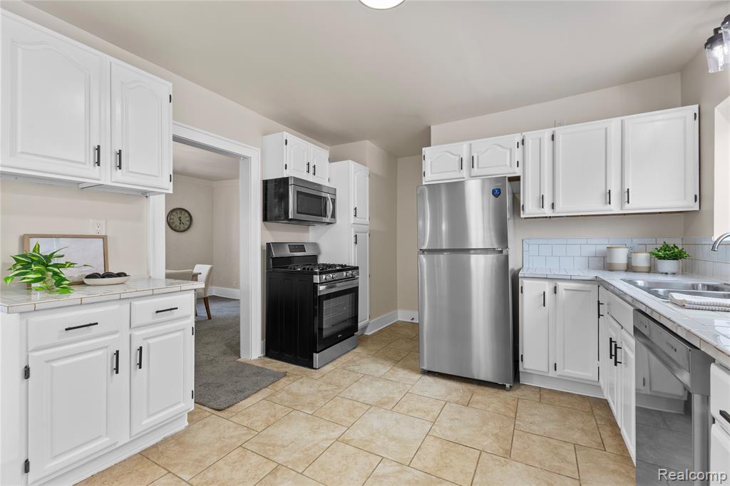 24857 Landau, Center Line, MI 48015 — Photo 13