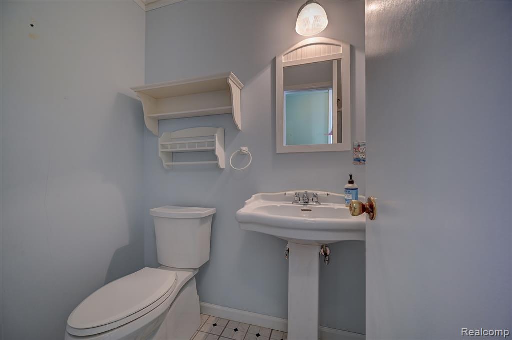43047 Avon Court, Sterling Heights, MI 48313 — Photo 17