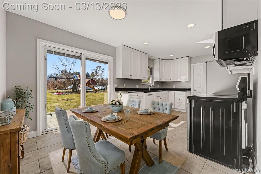 880 Hemingway Road, Lake Orion, MI 48362 — Photo 6