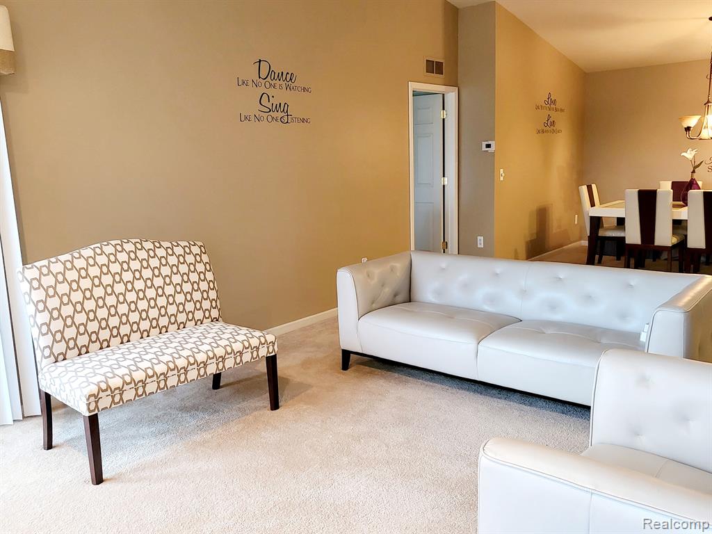 44275 PRINCETON Drive, Clinton Twp, MI 48038 — Photo 9