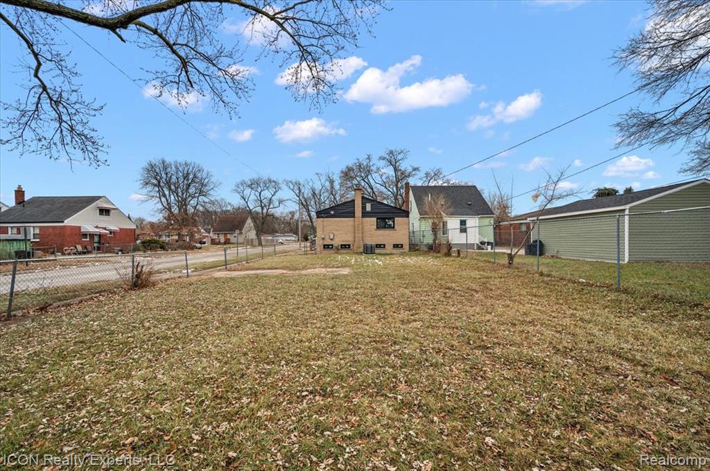 8104 Cloverdale Avenue, Ferndale, MI 48220 — Photo 9