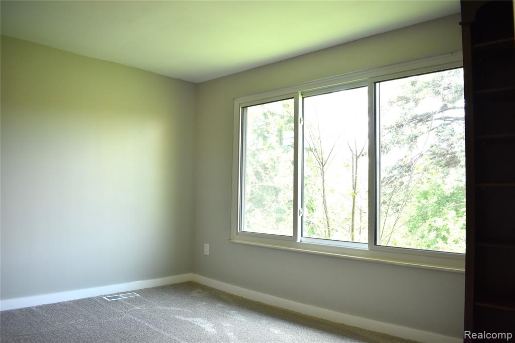2073 BORDEAUX Street, West Bloomfield, MI 48323 — Photo 27