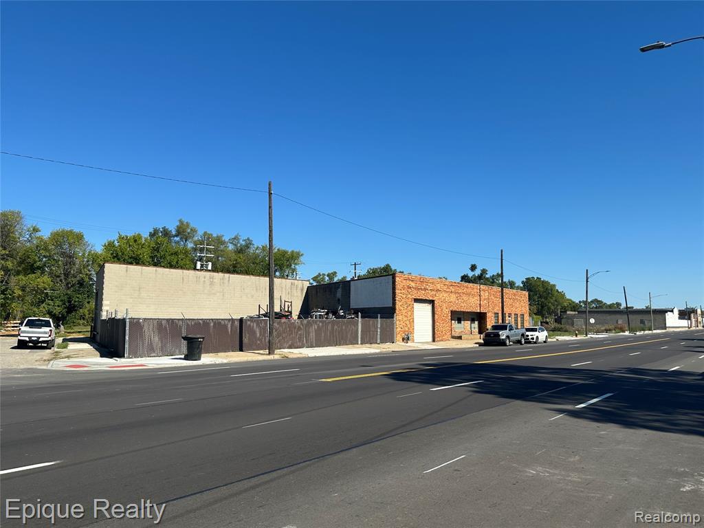 5431 E Davison Street E, Hamtramck, MI 48212 — Photo 8