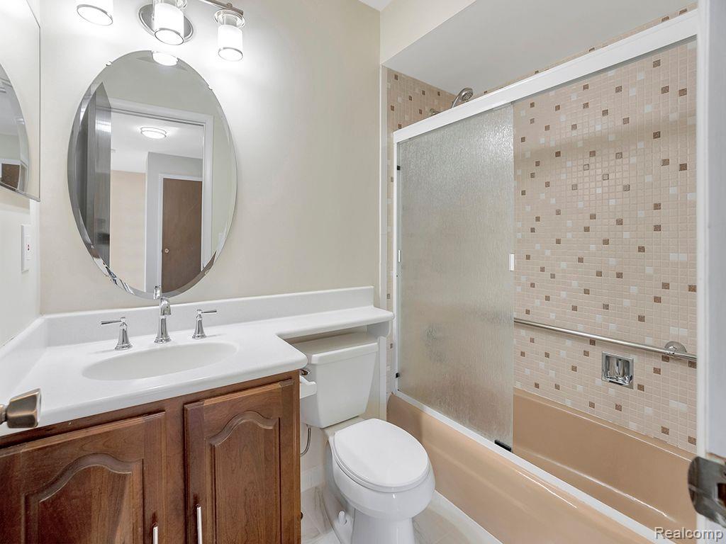 3092 LINDENWOOD Drive, Dearborn, MI 48120 — Photo 17