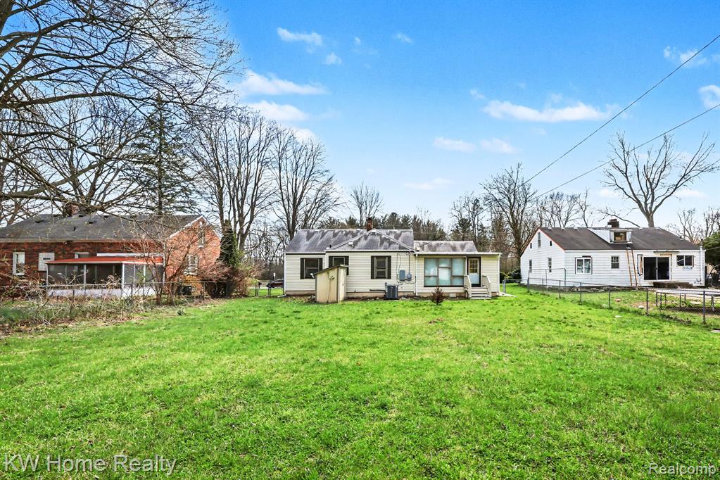 26932 W 6 Mile Road N, Redford, MI 48240 — Photo 15