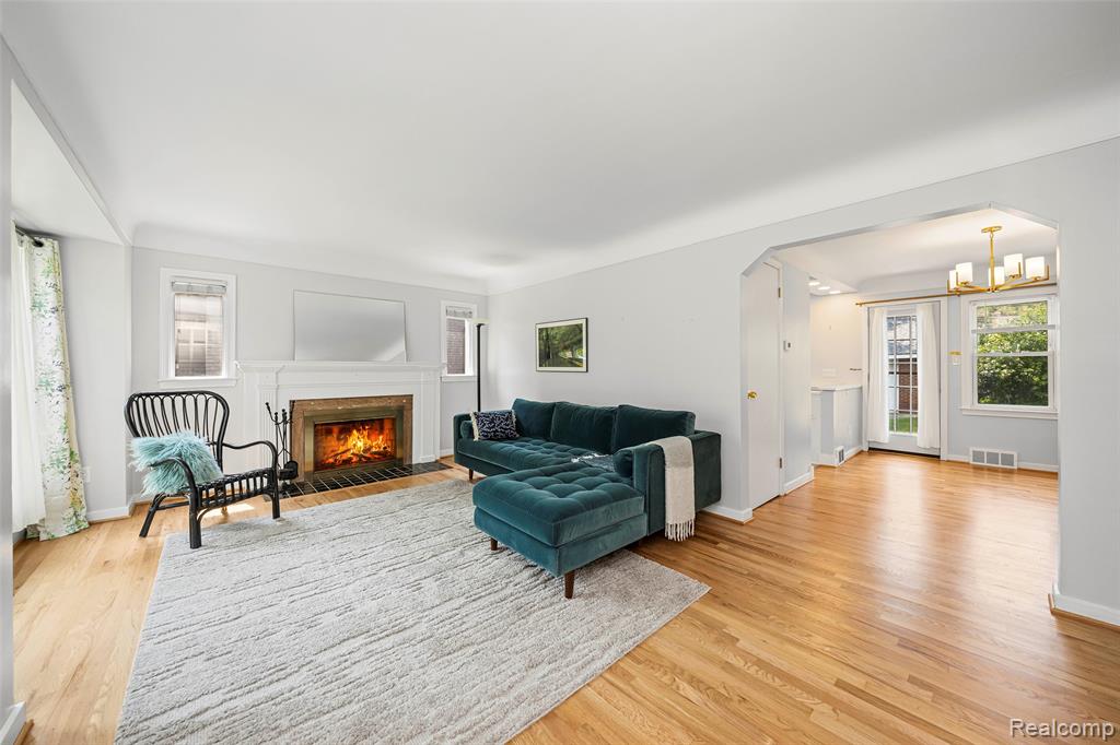 26021 Berkley Avenue, Huntington Woods, MI — Photo 5