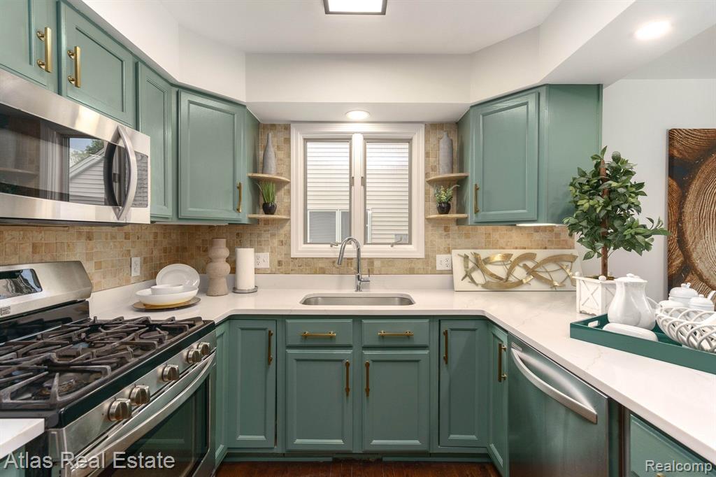 344 WOODLAND Drive, Saline, MI 48176 — Photo 18