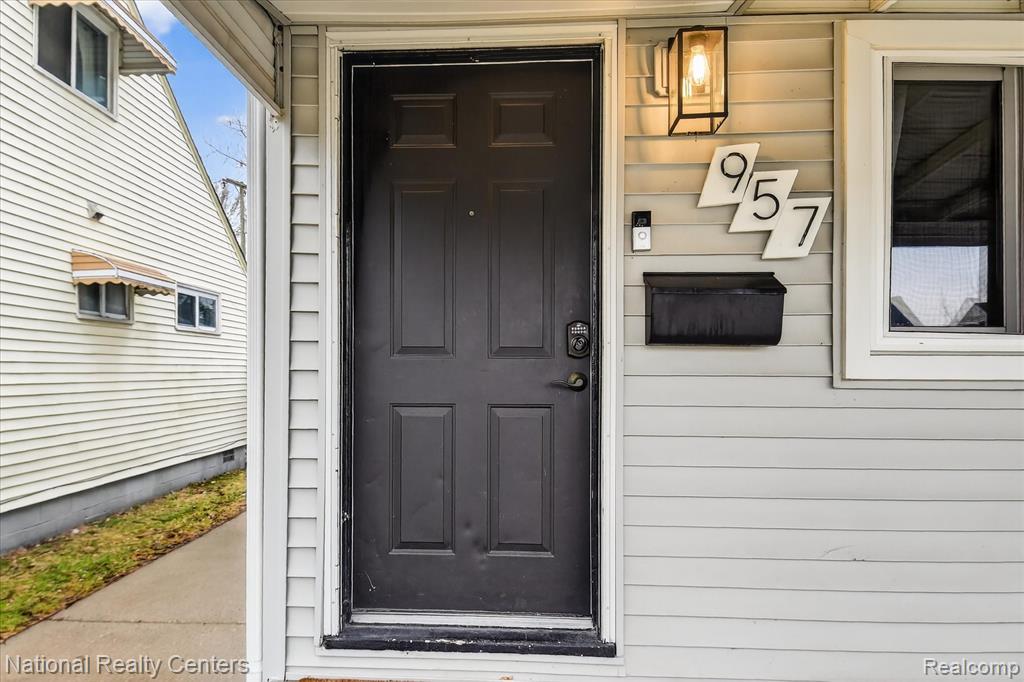 957 E Dallas Avenue, Madison Heights, MI 48071 — Photo 26