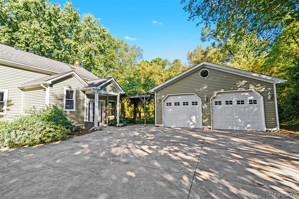 9669 Hadley Road, Clarkston, MI 48348 — Photo 2