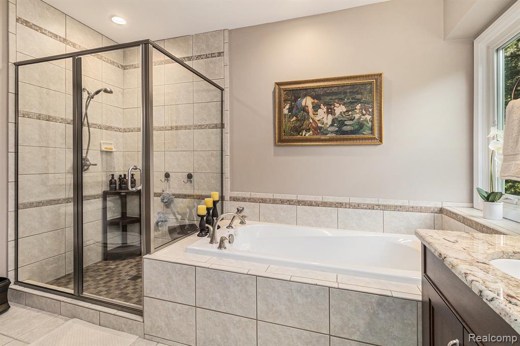 6439 Cohoctah Road, Fenton, MI 48430 — Photo 17