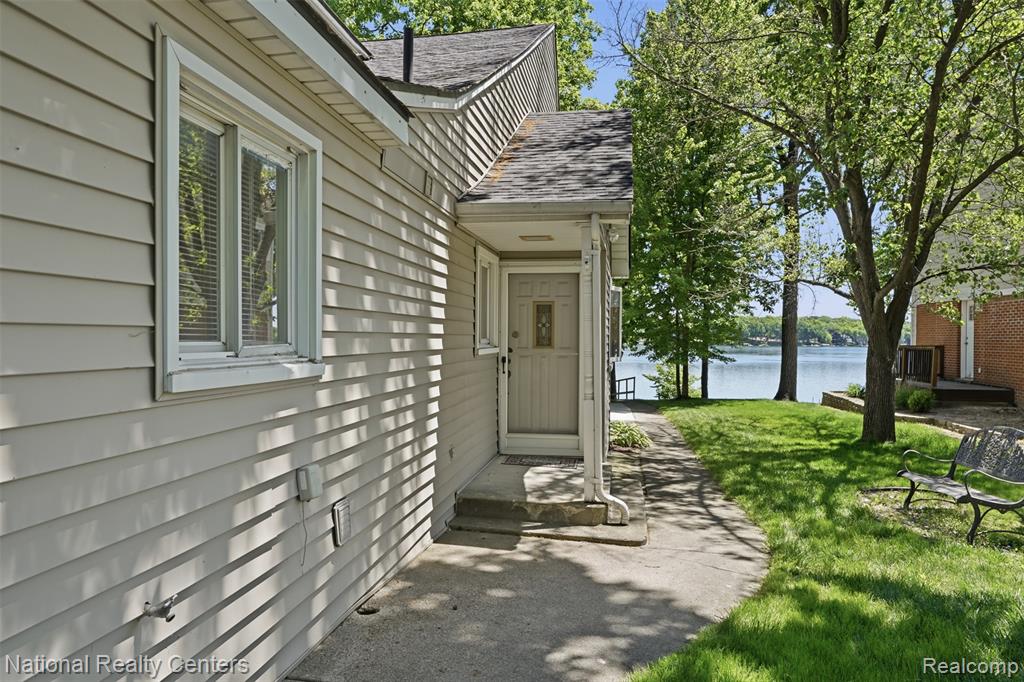 3889 Lakewood Drive, Waterford, MI 48329 — Photo 51