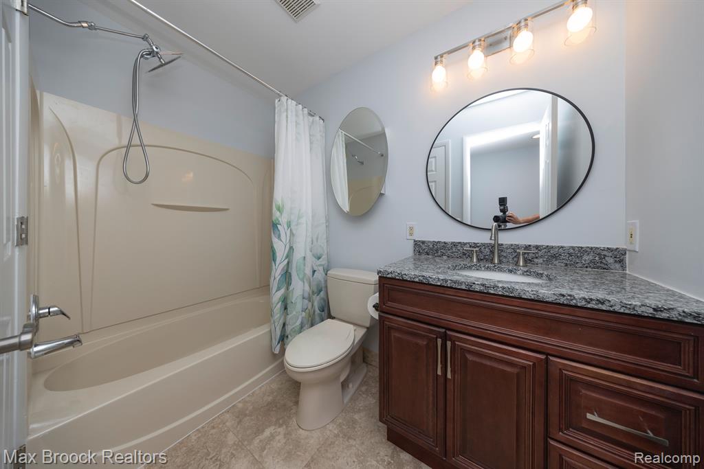 1556 MARINER Drive, Walled Lake, MI 48390 — Photo 29